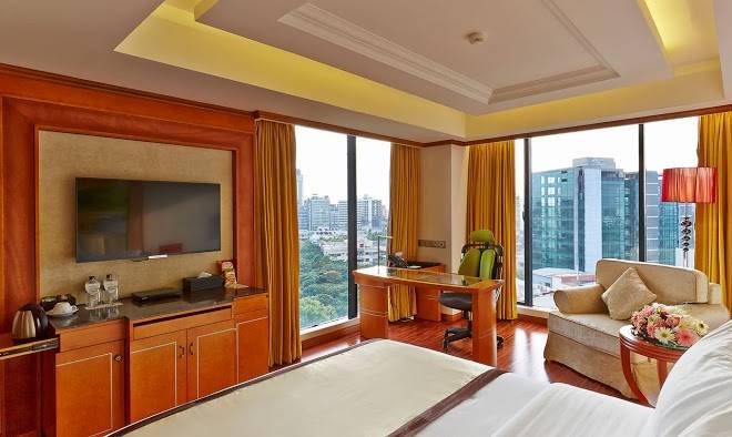 Six seasons hotel