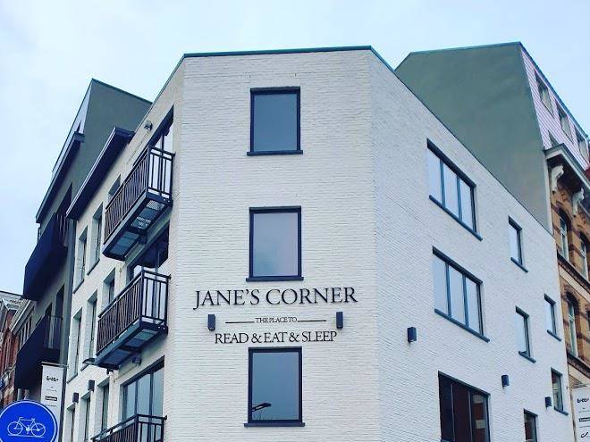 Jane's corner the place to read&eat&sleep