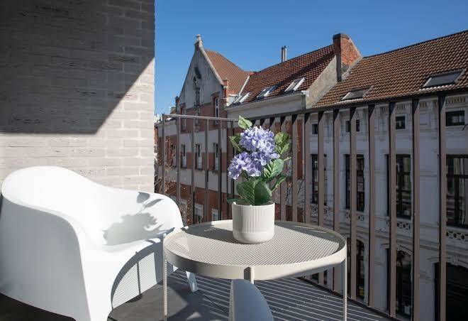 Pelicanstay Walk To Diamond District Image