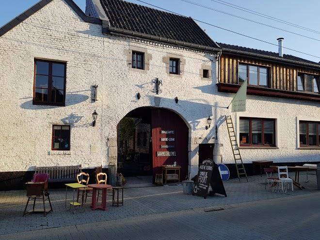 Onder de poort