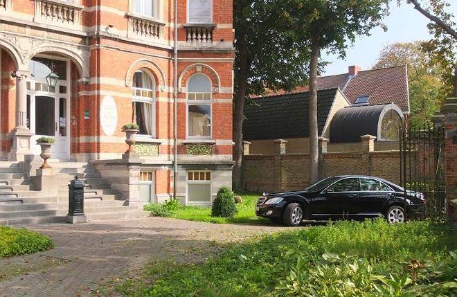 Kasteel en koetshuys