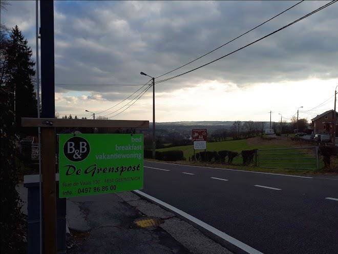 Relax Trois Bornes De Grenspost Image