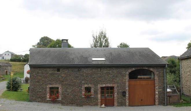 Het huis hiernaast la maison a cote