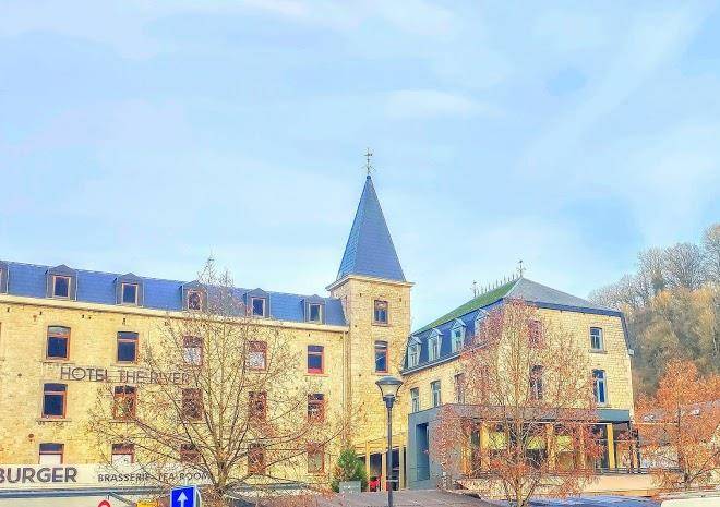 Hotel the river