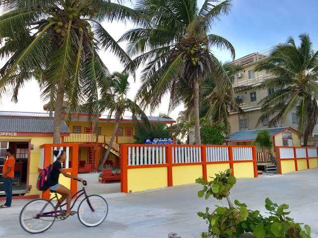 La Isla Resort Image