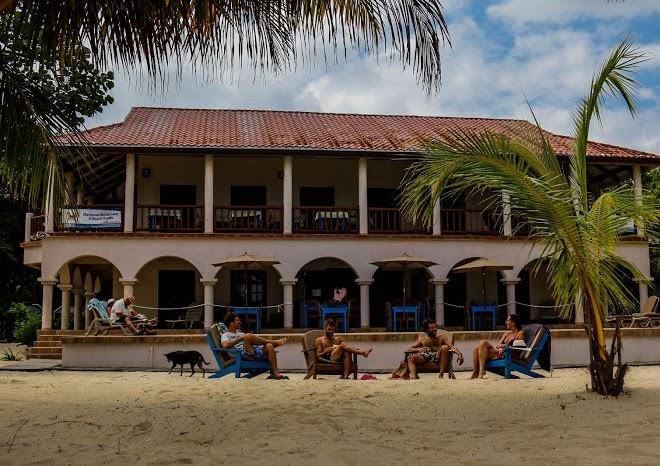 Mariposa Beach Suites & Restaurant Image