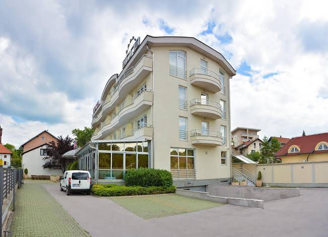 Hotel atina