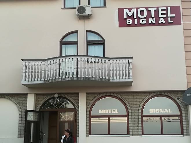 Motel signal