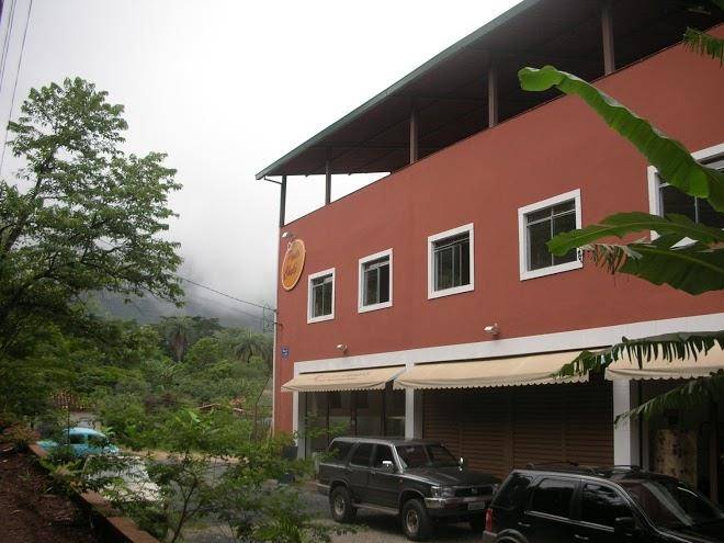 Sobrado ao pe da serra