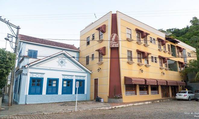 Hotel colonial tombos