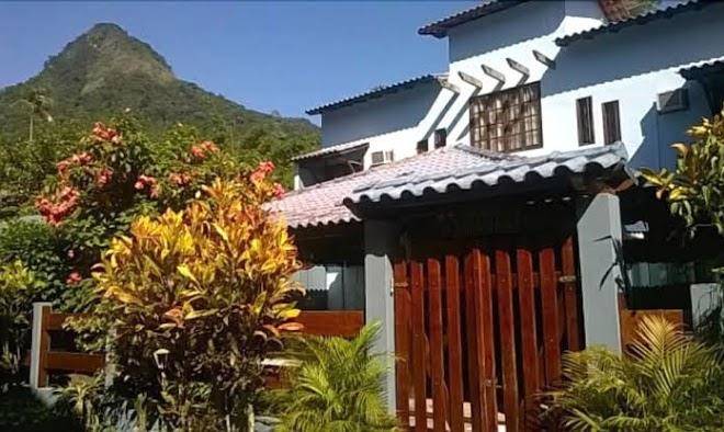 Pousada telhado azul