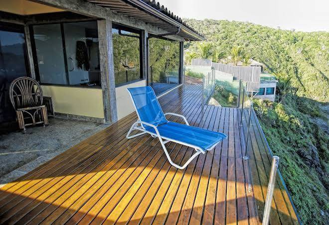 Cliffside luxury inn