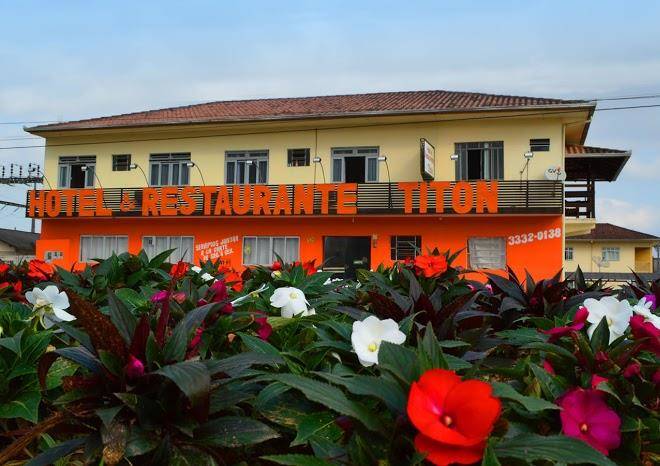 Hotel e restaurante titon
