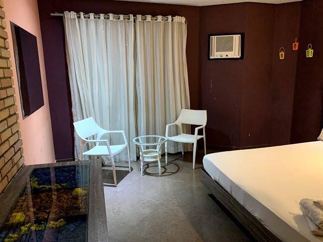 Yves motel