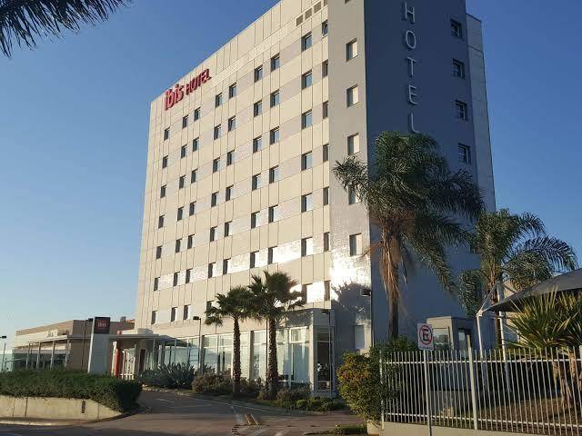 Ibis itu plaza shopping