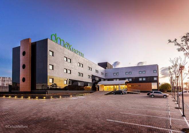 Dmax hotel