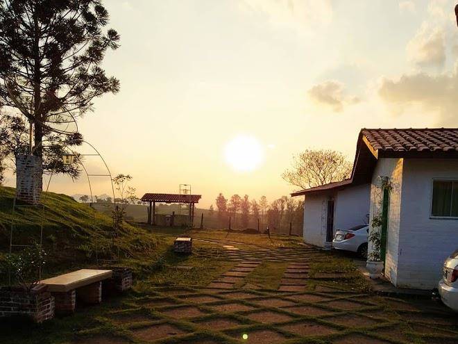 Pousada e mini fazenda vila davero