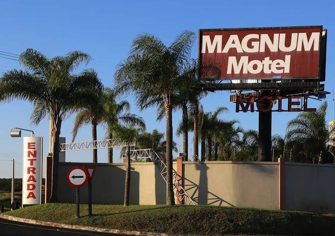 Magnum motel