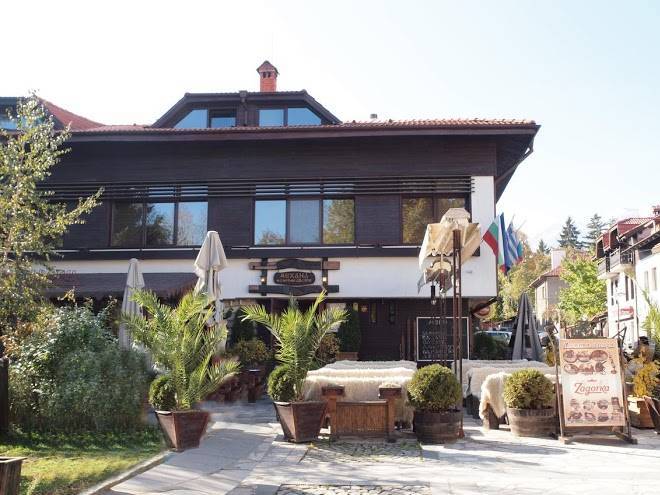 Momini dvori mehana and hotel