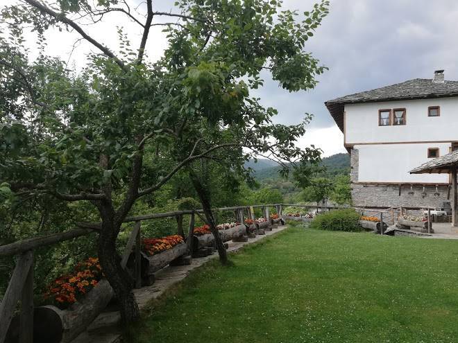 Family hotel byalata kashta