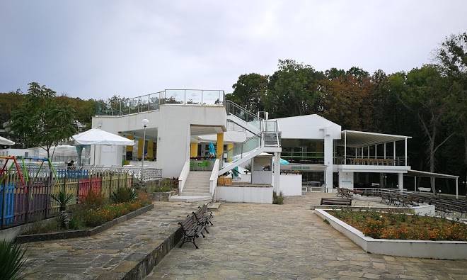 Hotel forest beach