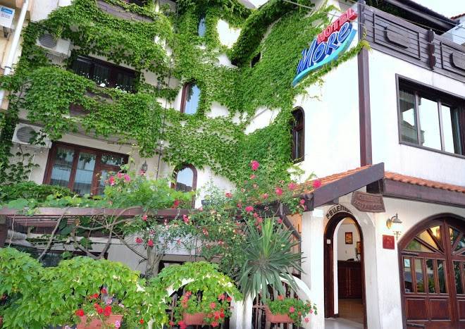Hotel more