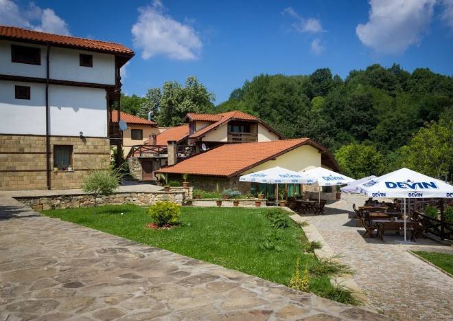 Complex valdi hill