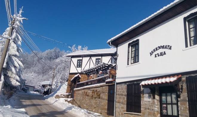 Denizovata Kashta Image