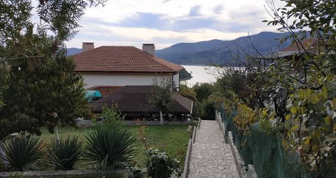 Mihaela lake retreat studen kladenets
