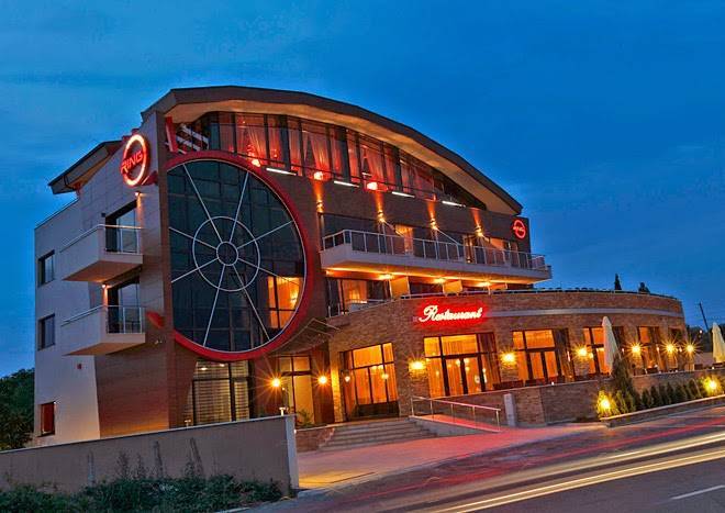 Family hotel ring