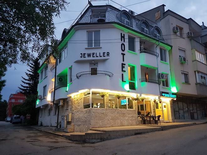 Hotel Jeweller Image