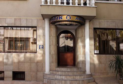 Hotel antique