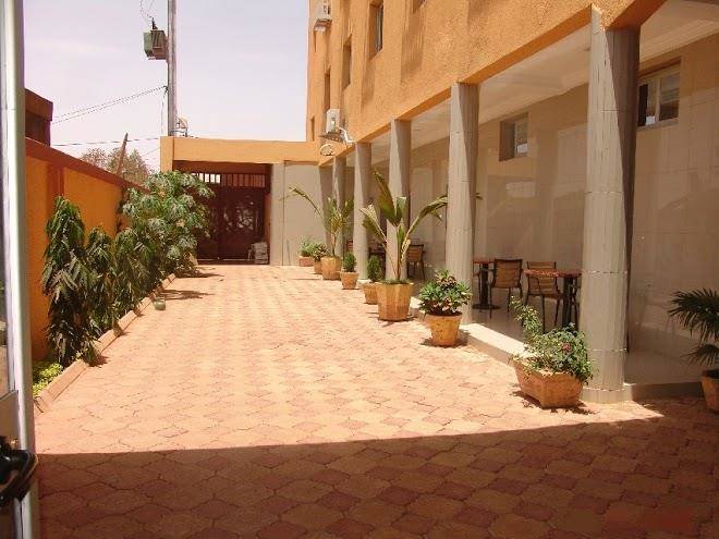 Hotel residence amine