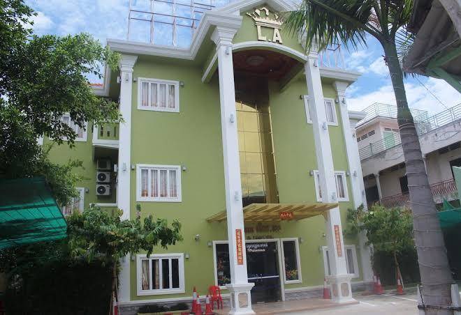 L a hotel