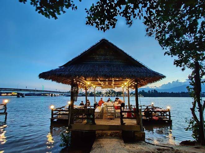 Naturalbungalows restaurant and bar