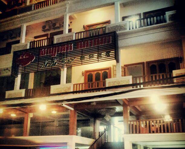 Circuit hotel and cafe