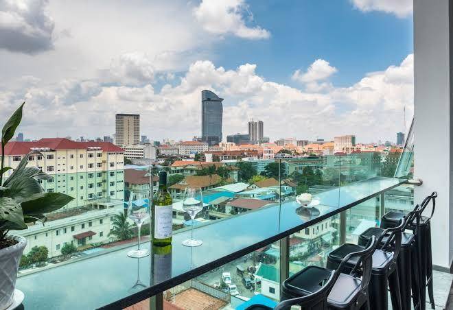 Nou's river hotel