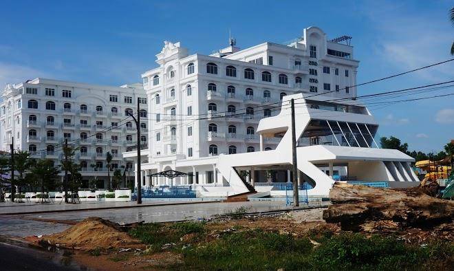 White sand palace hotel