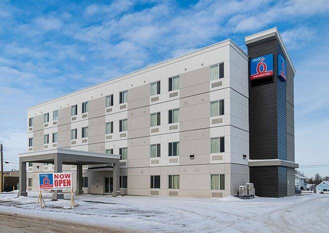 Studio 6 bruderheim ab