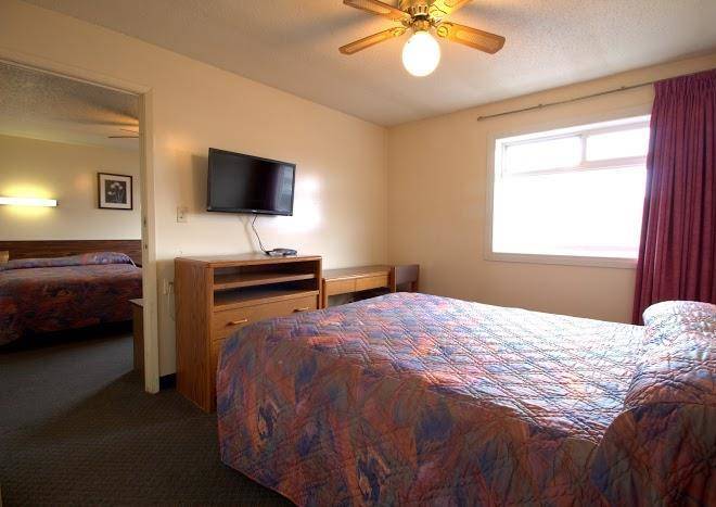 Algonquin motor lodge