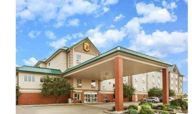 Super 8 By Wyndham Edmonton South Image