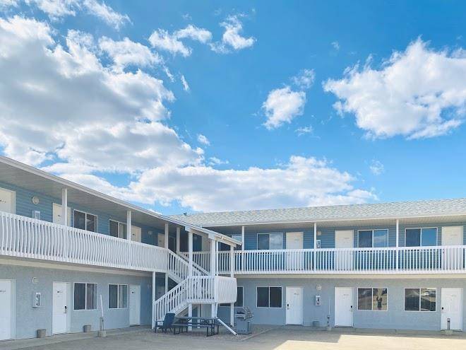 Twilight country motel