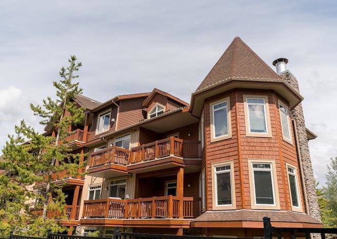 Falcon crest lodge by clique