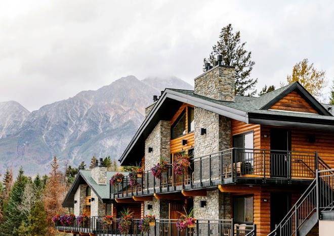 Pyramid lake resort