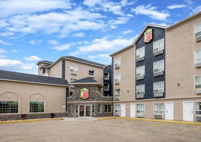 Super 8 grande prairie
