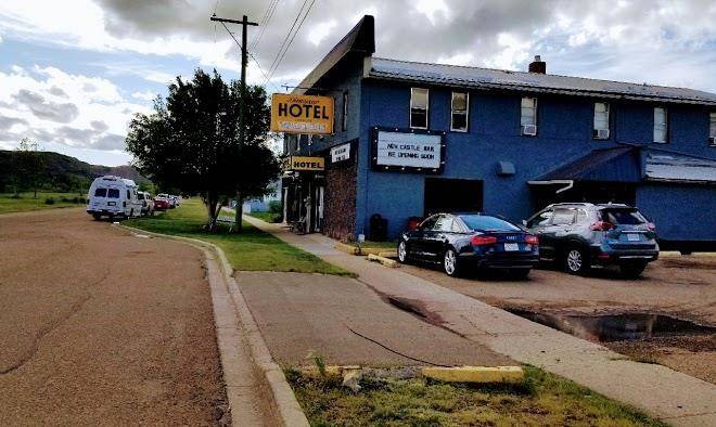 Hotel dinosaur & newcastle bar