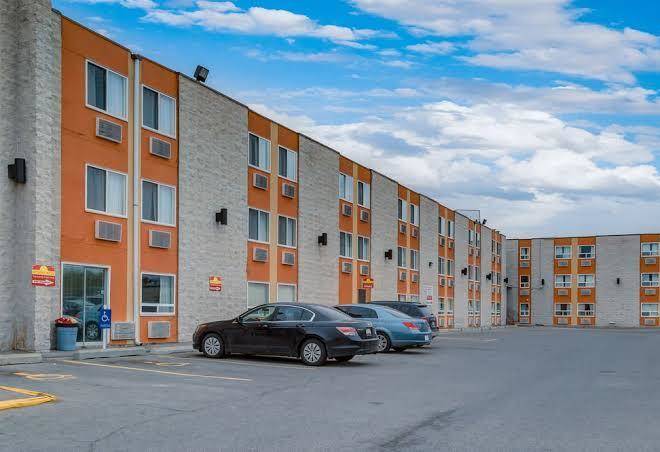 Airport traveller's inn hotel