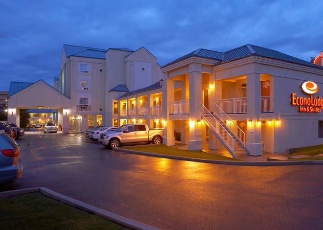 Econo lodge inn & suites university