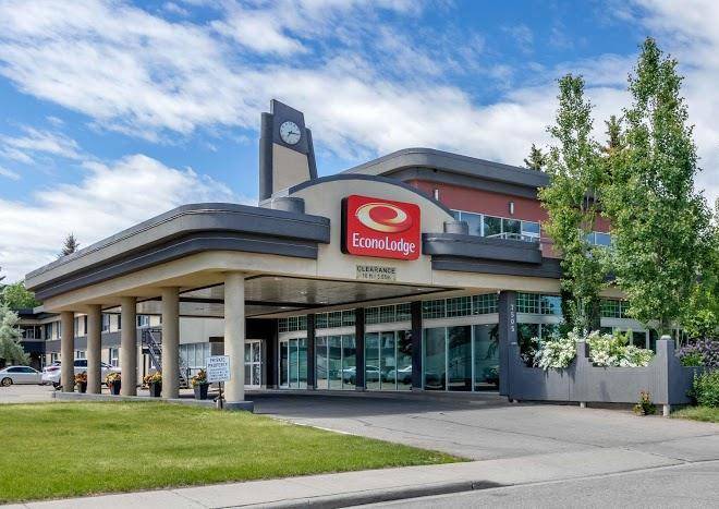 Super 8 By Wyndham Macleod Trail Calgary Image