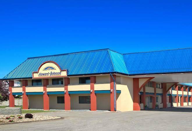 Howard Johnson By Wyndham Red Deer Image